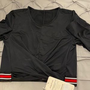 Fabletics front twist long sleeve crop top
